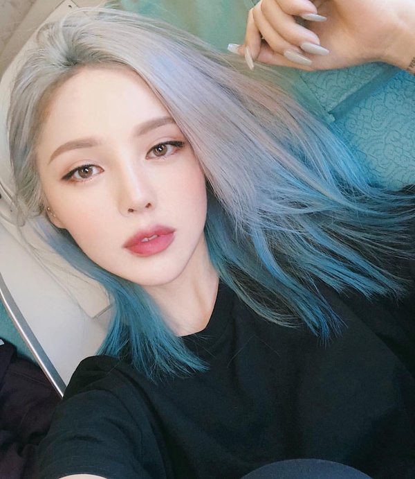 Jennie瀏海染爆紅！春夏韓國「挑染髮型」圖鑑，手刷染最時髦，輪廓染堪稱仙女髮型！