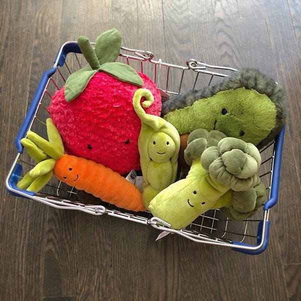 世界最柔軟玩偶！Jellycat推出食物系列柔軟玩偶、小包，牛油果造型超療癒~