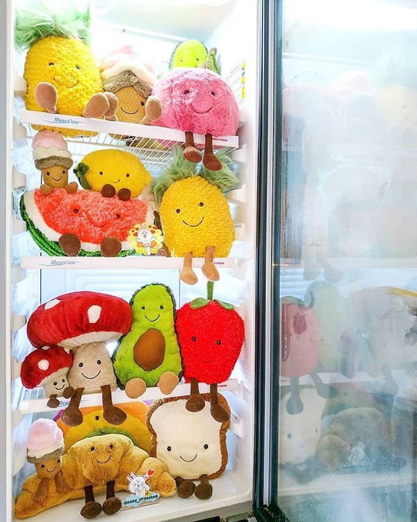 世界最柔軟玩偶！Jellycat推出食物系列柔軟玩偶、小包，牛油果造型超療癒~