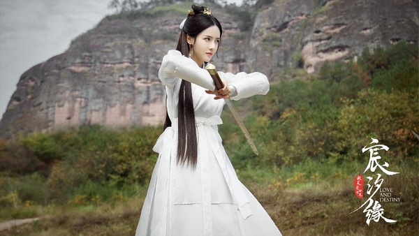和楊紫同公司的古裝女神1:張芷溪
