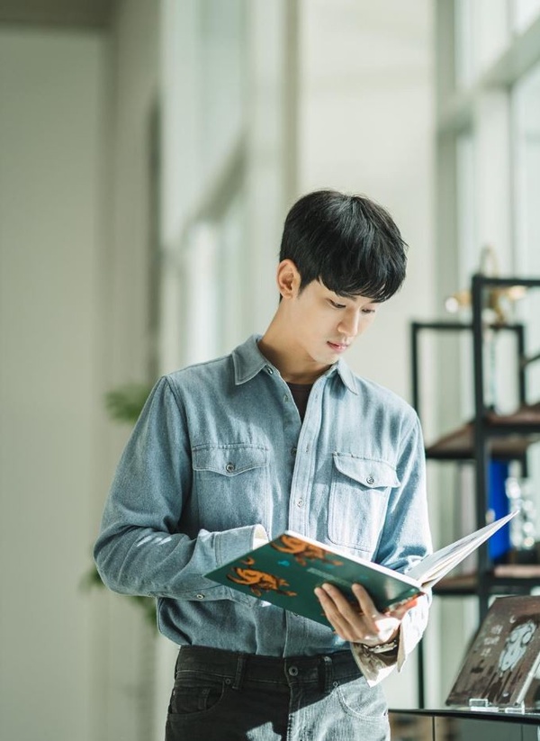 《雖然是精神病但沒關係》第7集繪本曝光！畫風不暗黑，是文英舊作？兩人開始搞曖昧？