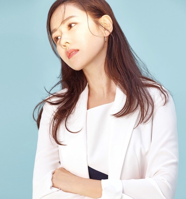孫藝珍霸總風美圖合集4:美妝代言,幹練自信的都會女子