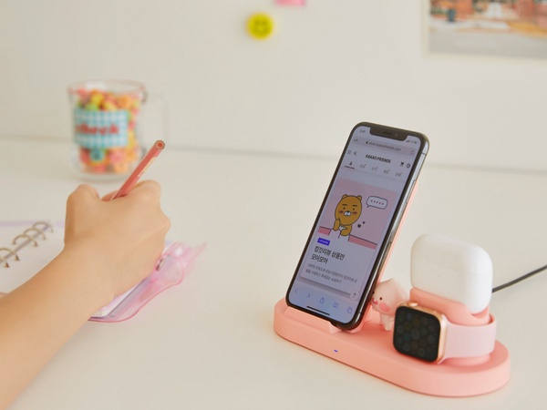 Kakao Friends推出「萊恩三合一充電座」,手機、Airpods、Apple Watch一次都能充電!