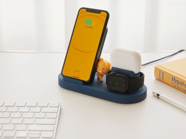 Kakao Friends推出「萊恩三合一充電座」,手機、Airpods、Apple Watch一次都能充電!