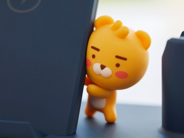 Kakao Friends推出「萊恩三合一充電座」,手機、Airpods、Apple Watch一次都能充電!