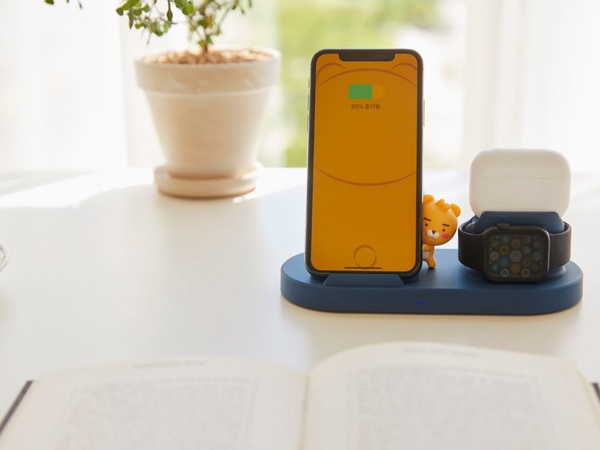 Kakao Friends推出「萊恩三合一充電座」,手機、Airpods、Apple Watch一次都能充電!