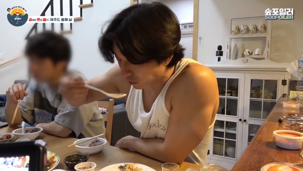 《孔劉生日VLOG》慶孔劉42歲生日，竟然是隱藏的騙局?為了釣魚孔劉搬行李豁出去啦!