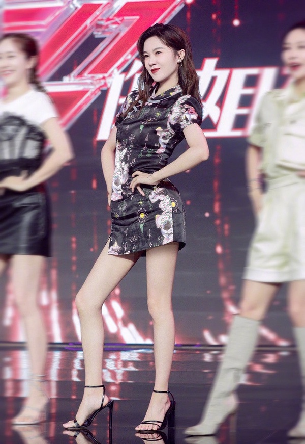 《乘風破浪的姐姐》10位旗袍女神！寧靜又美又霸，郁可唯穿短旗袍秀大長腿，美到上熱搜