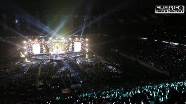 《Dream Concert》表演名單公布！EXO-SC、Red Velvet、Mamamoo、ITZYTZY確定參加！