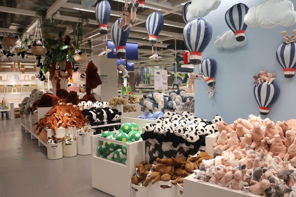 全台最大IKEA！「IKEA 桃園青埔店」近高鐵＋超Q鯊魚打卡點，9千多坪讓你逛到腳軟