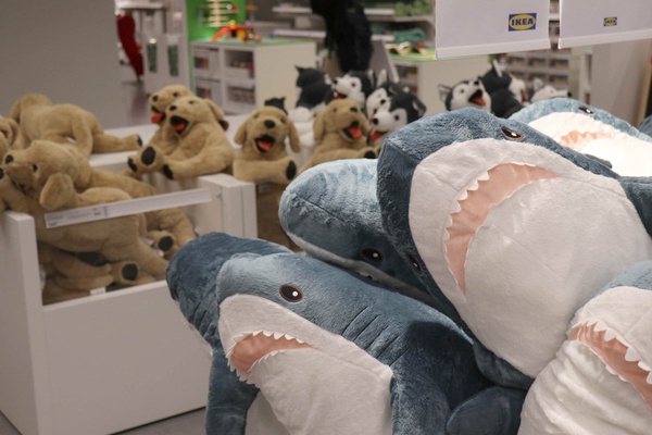 全台最大IKEA！「IKEA 桃園青埔店」近高鐵＋超Q鯊魚打卡點，9千多坪讓你逛到腳軟