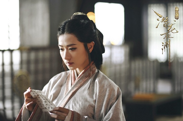 《乘風破浪的姐姐》後宮寵妃角色8:萬茜 飾演《三國機密之潛龍在淵》伏壽