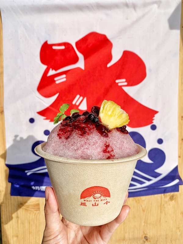 宜蘭冬山刨冰店「小山丘whatthehill」新開幕！蘋果伯爵超推，快把一整碗山丘吃下肚！