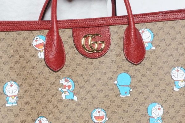 GUCCI 「哆啦a夢印花包」驚喜登場!哆啦a夢 x GUCCI 經典雙G印花,濃濃復古懷舊風情!