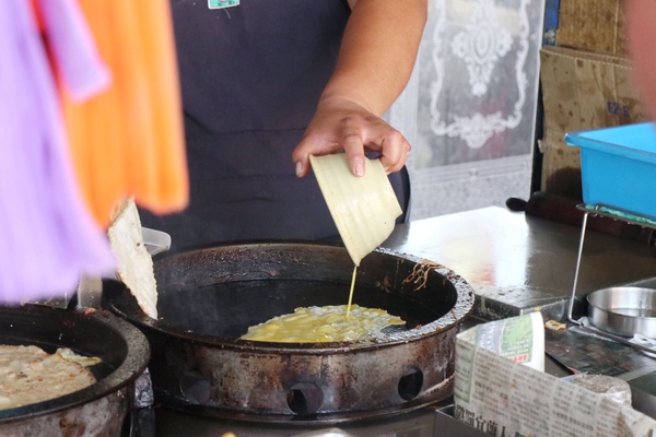 桃園打卡美食「大園手工報紙蛋餅」！25元銅板價＆超Q包裝，現點現桿的蛋餅來桃園必吃