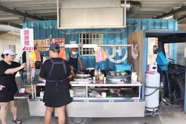 桃園打卡美食「大園手工報紙蛋餅」！25元銅板價＆超Q包裝，現點現桿的蛋餅來桃園必吃