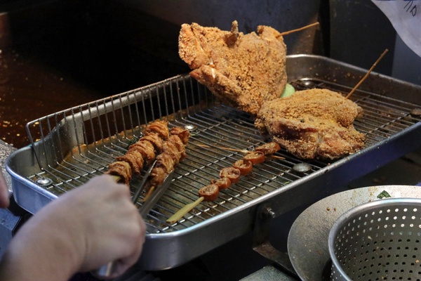 榴槤起司尬上雞排！桃園美食「陳記鹽酥雞」浮誇包餡雞排，現點現炸只要銅板價