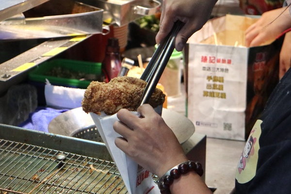 榴槤起司尬上雞排！桃園美食「陳記鹽酥雞」浮誇包餡雞排，現點現炸只要銅板價