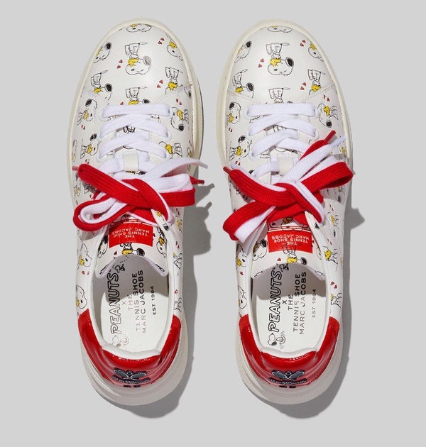 The Marc Jacobs X「史努比」推出全新聯名系列，史努比造型小白鞋吸睛度滿分！
