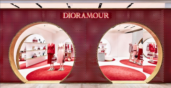 DIOR「波卡圓點系列」登場，復古圓點躍上蒙田包、托特包，Dioramour 限定店獨家開賣！