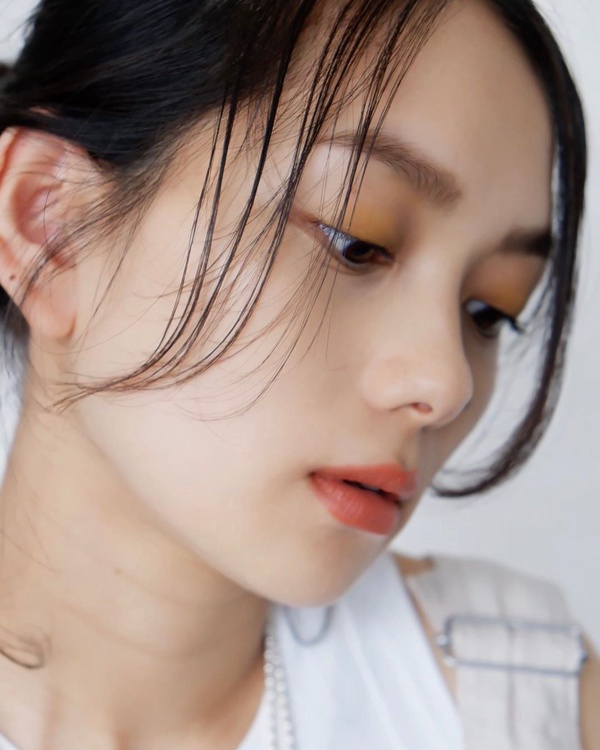 混血感「小歐眉」爆紅！介於平眉與英氣眉之間，五官變立體深邃，Lisa、韓素希都在畫！