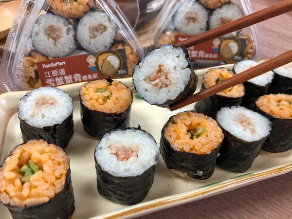 「白飯小偷」江原道蟹膏登場！全家推限量韓式蟹膏飯糰，還有辣味蟹膏通通要吃！