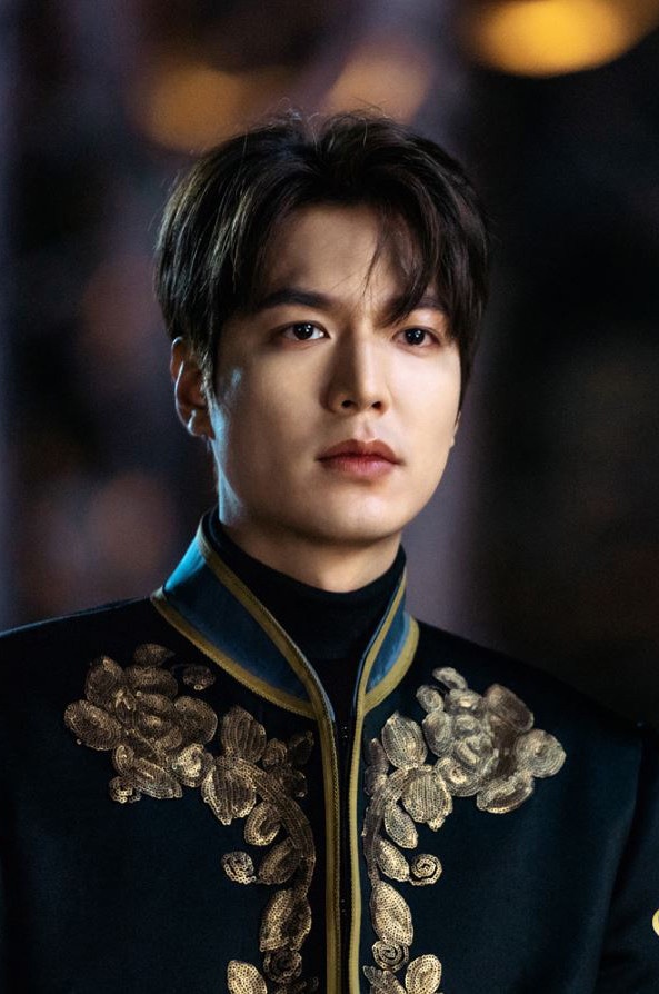 韓網票選「海外知名度最高韓星」！《雖然是精神病》金秀賢、《愛的迫降》玄彬都輸他！
