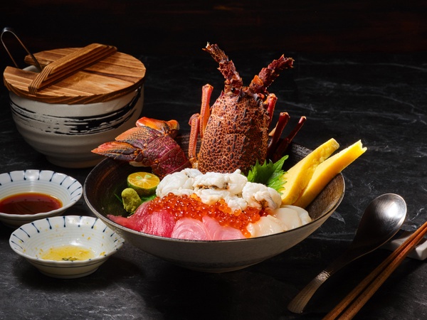 這碗可以吃到一整隻龍蝦！日本橋海鮮丼辻半推「生龍蝦海鮮丼」，鮮嫩多汁千元有找！