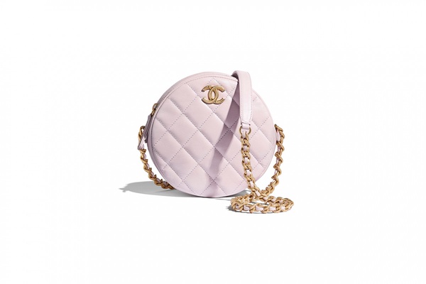 下一個春夏IT Bag!CHANEL 夢幻櫻花粉包款未上架就被問爆、亮片珊瑚粉也美呆
