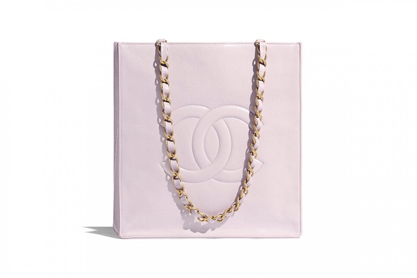 下一個春夏IT Bag!CHANEL 夢幻櫻花粉包款未上架就被問爆、亮片珊瑚粉也美呆