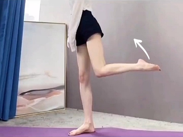 腳踝粗讓腿看起來胖一圈！懶人必學坐著「瘦腳踝」運動，兩週瘦腳踝、小腿也更纖細