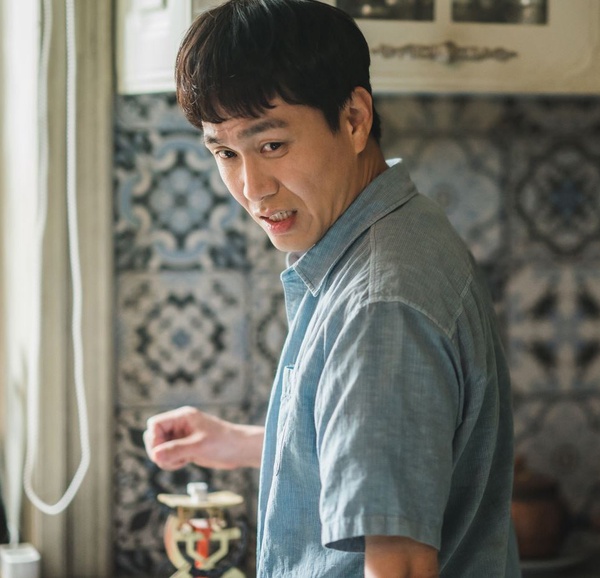 《雖然是精神病但沒關係》身世之謎！薔花紅蓮&多利媽媽是繼母，指鋼太&尚泰不是兄弟？