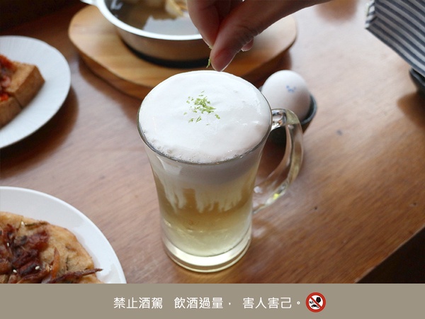 韓式拌飯搭奶油啤酒！台北美食「四米大石鍋拌飯專賣」順口啤酒＆牽絲起司太罪惡啦