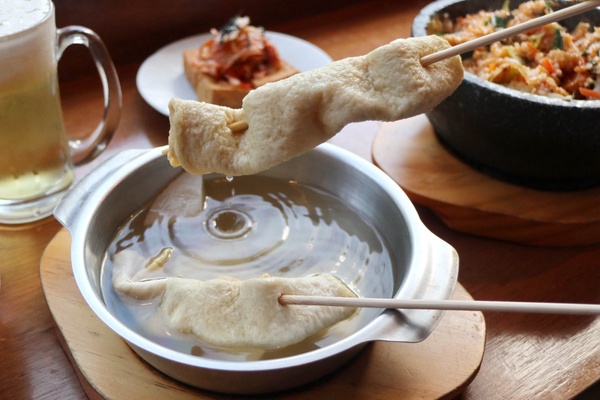 韓式拌飯搭奶油啤酒!台北美食「四米大石鍋拌飯專賣」順口啤酒&牽絲起司太罪惡啦