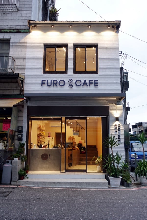 咖啡店變身日本澡堂！礁溪「咖啡浴」新開幕，在澡堂內吃蛋糕、喝咖啡，還有手作生吐司