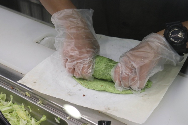 菠菜控注意！SUBWAY推出超狂「菠菜捲」，嫩綠色餅皮＆3種口味即日起開賣