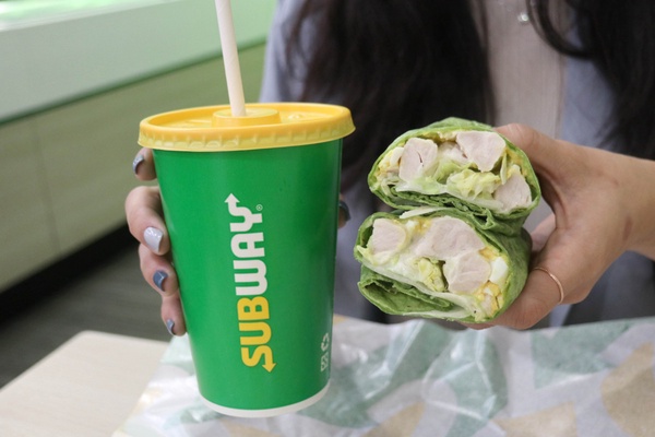 菠菜控注意!SUBWAY推出超狂「菠菜捲」,嫩綠色餅皮&3種口味即日起開賣