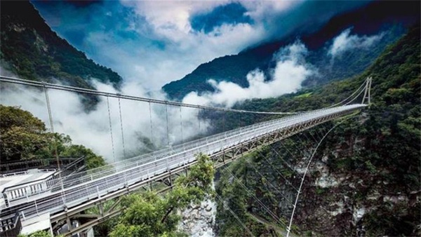 太魯閣秘境「山月吊橋」開放啦！153公尺高空俯瞰太魯閣美景，隨手拍都是壯麗美照！