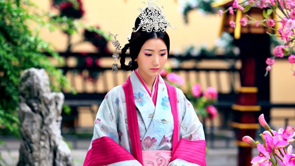 《三十而已》毛曉彤的古裝角色5:《大漢情緣之雲中歌》上官小妹