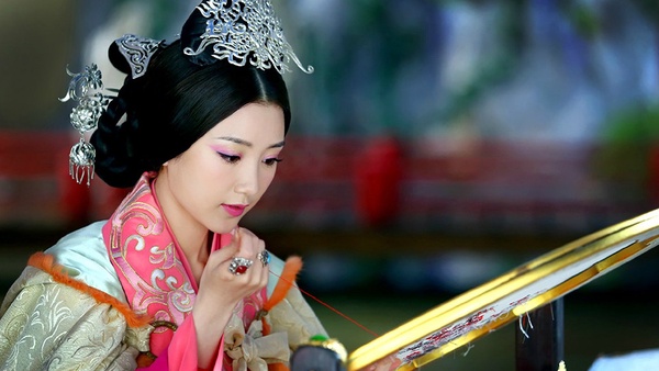 《三十而已》毛曉彤的古裝角色5:《大漢情緣之雲中歌》上官小妹