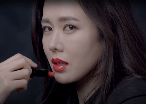 孫藝珍令人心動的絕美瞬間！孫藝珍眼眶含淚，是楚楚可憐美少女，笑眼一彎，天氣都晴了