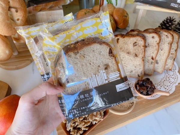 像羽毛的吐司!全聯x吳寶春推出「餡料吐司」,全聯「READ BREAD」加碼3款期間限定麵包