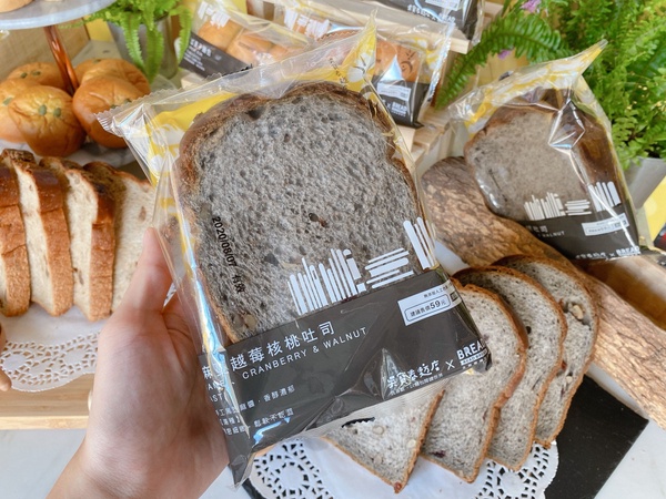 像羽毛的吐司！全聯x吳寶春推出「餡料吐司」，全聯「READ BREAD」加碼3款期間限定麵包