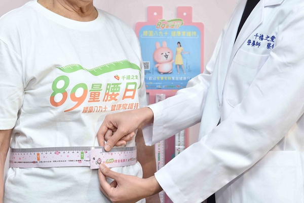 卡娜赫拉現身7-11！粉紅兔兔與P助與你一起瘦身，還有「卡娜赫拉腰瘦量尺」免費拿！