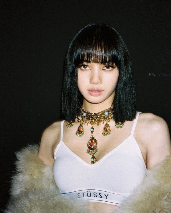 LISA混血感「泰系妝容」爆紅！化妝師解析泰妝5重點，扁塌五官變深邃，比韓妝更偷心！