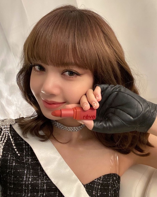 LISA混血感「泰系妝容」爆紅！化妝師解析泰妝5重點，扁塌五官變深邃，比韓妝更偷心！