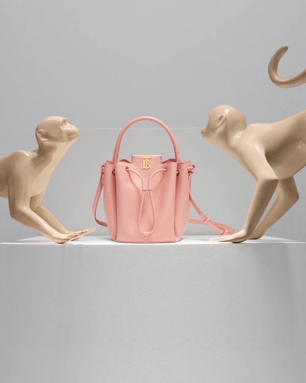 LV TWIST MINI，NT$121,000（右滑更多款式、價格）