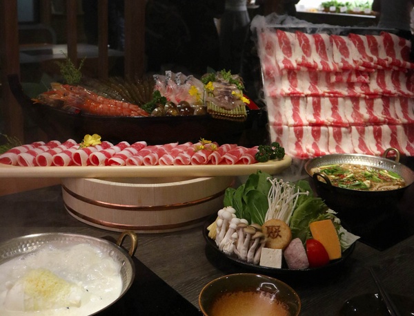 最低268元吃到飽!王品「聚 北海道昆布鍋」新型態店,牛奶鍋還有蓋著起司棉被的北極熊