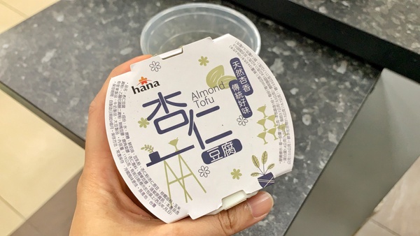 全家推黑白配「厚豆乳霜淇淋」
