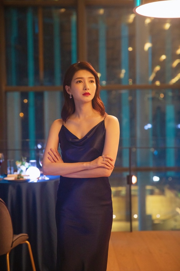 《三十而已》王漫妮唇膏公開！江疏影戲裡戲外擦蘭蔻196，5款江疏影蘿蔔色唇膏平替盤點